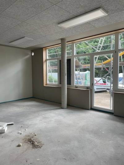 Die RÃ¤umlichkeiten des Hortneubaus werden hergestellt.